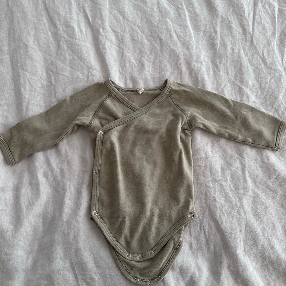 Quincy Mae Sage Bodysuit (6-12 mo)
